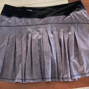 lululemon Black and Gray tennis skort size 8Tall
